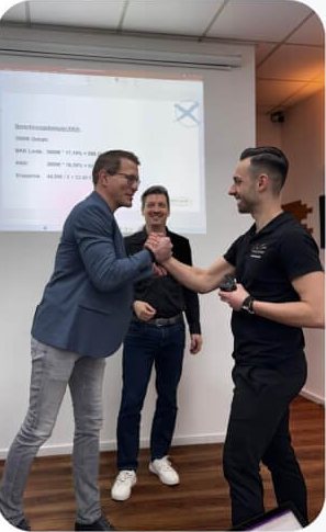 Jakub Strączyński z zespołem i klientami - droga Polaka w Niemczech